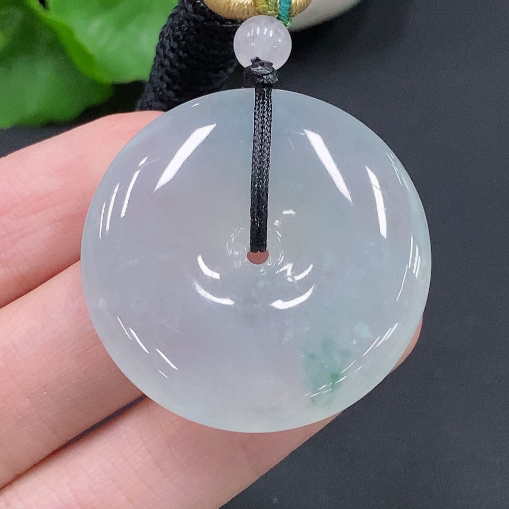 F23598159 Jadeite Peace Knot Total Weight 22.563g