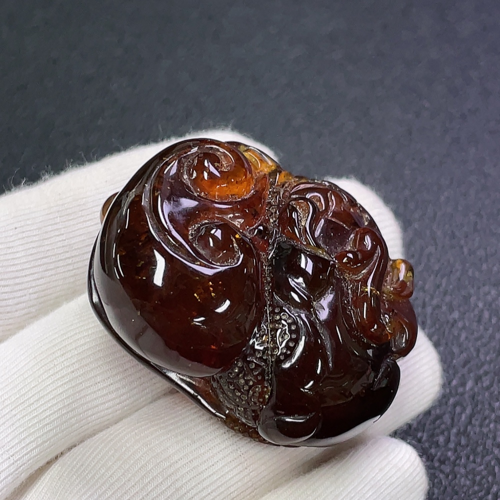 C30473941 Amber honey wax pendant, total weight about 23.66g including rope