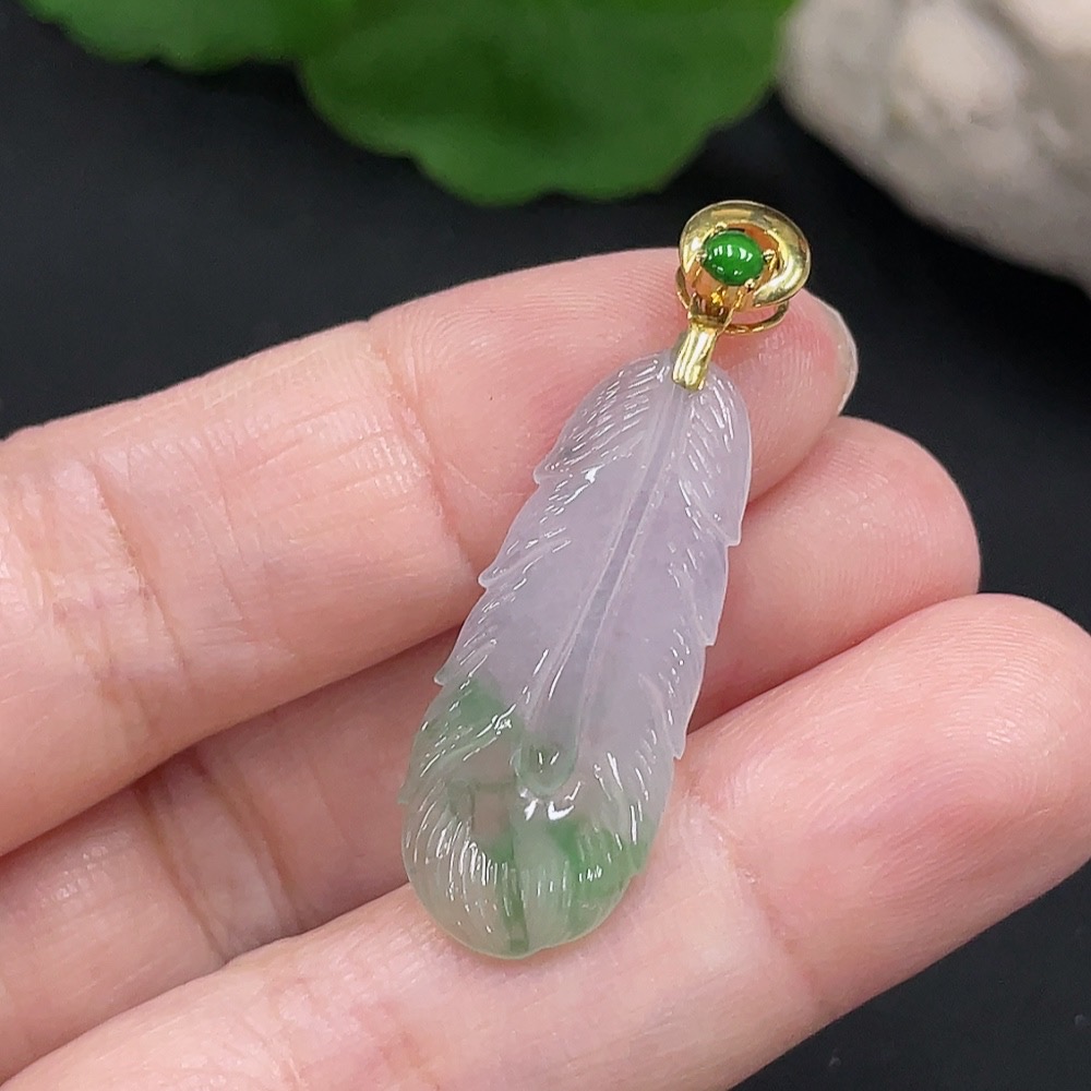 F27153368 Jadeite Feather Pendant with 18K Gold Clasp, Total Weight Approx. 2.2g
