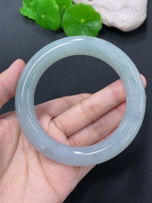 F41934433 翡翠圆条手镯 圈口57.3mm 货品总约重76.7g