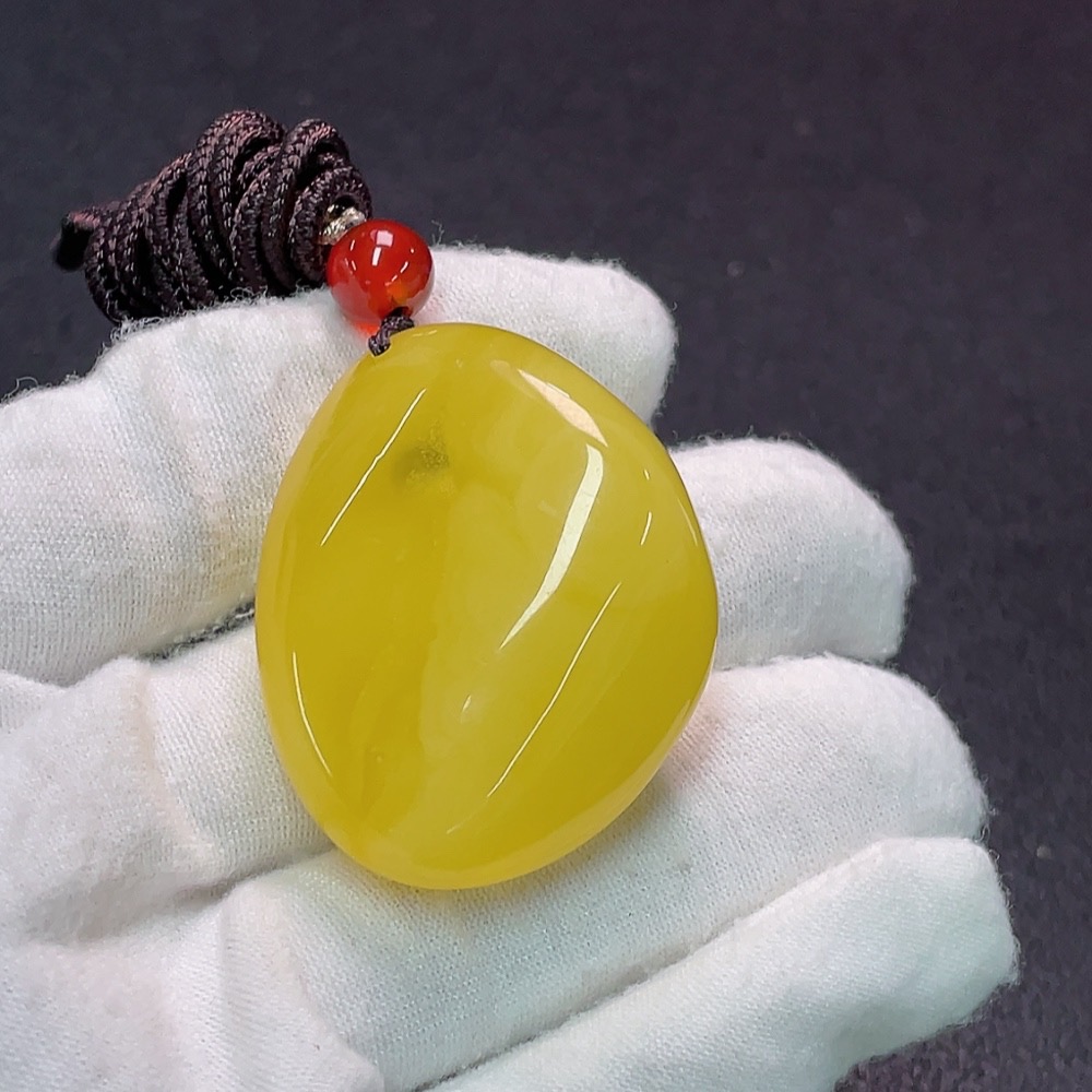 C34990303 Amber Beeswax Pendant Total Weight Approx. 17.23g with Rope