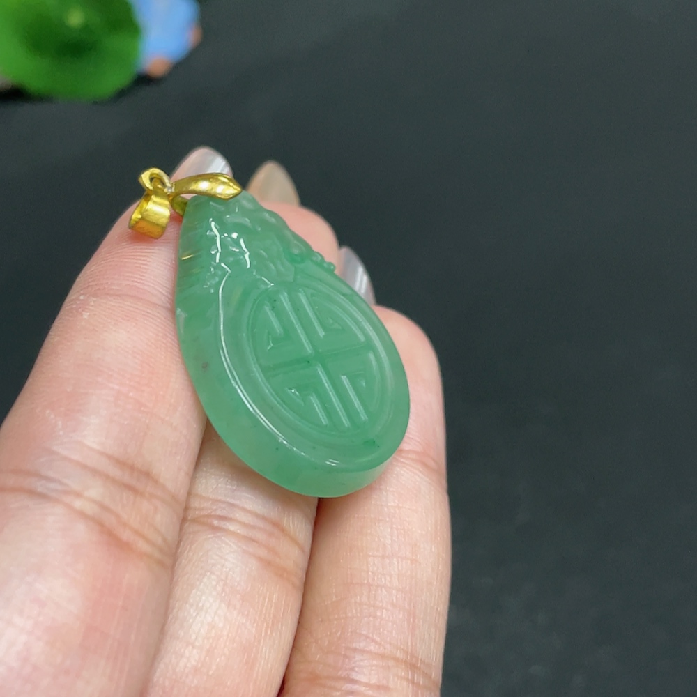 H32804796 African Emerald (Dulong Jade) Pendant