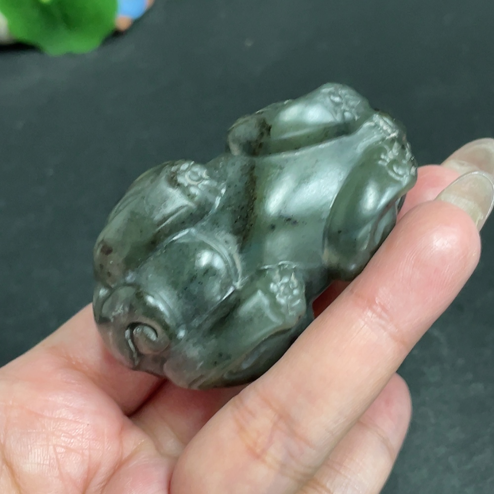 H30551787 Hetian Jade Handheld Carving - Auspicious Beast - Contains Other Mineral Components, Total Weight Approx. 114.3g