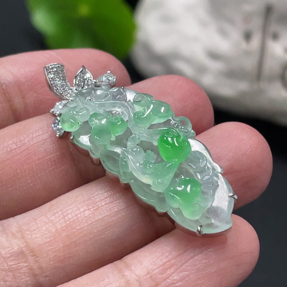 F33936138 Jadeite In Pendant 18meal 18k Gold Inlaid Total Weight Approx.5.3g