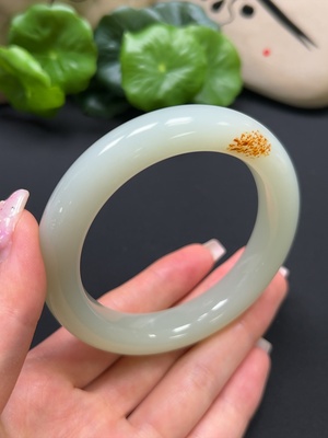 H42980866 和田玉正圈手镯 颜色成因未定 圈口57.8mm 总重约71g