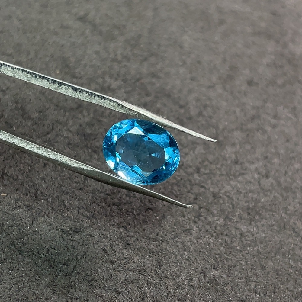C33922853 Topaz Rough Stone, Color Origin Undetermined, Total Weight Approx. 3.285 Carats