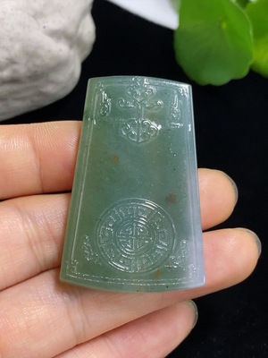 F42031099 翡翠仿古挂件 货品总重约20.99克