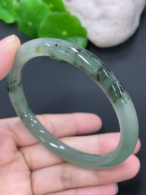 F41935169 翡翠圆条手镯 圈口56mm 货品总约重29g