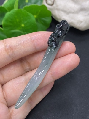 F42956261 翡翠挂件 货品总重约10.6克（含其他矿物成分）