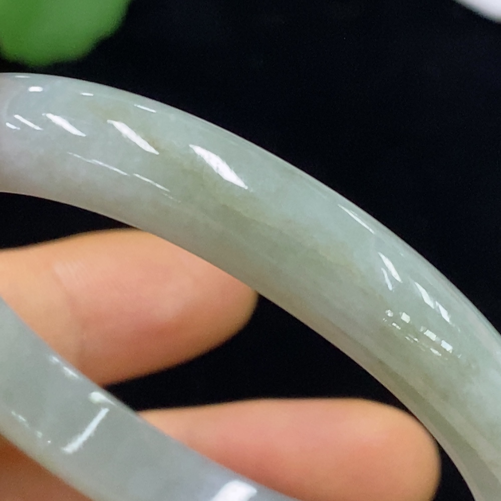 F35134188 Jadeite Concubine Bangle Total weight about 29.46g Size 54.5/Short diameter 46