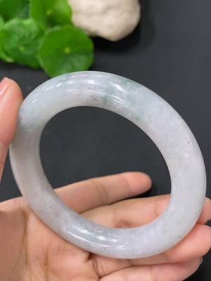 F35088704 翡翠圆条手镯 圈口54.5mm 货品总约重76.28g