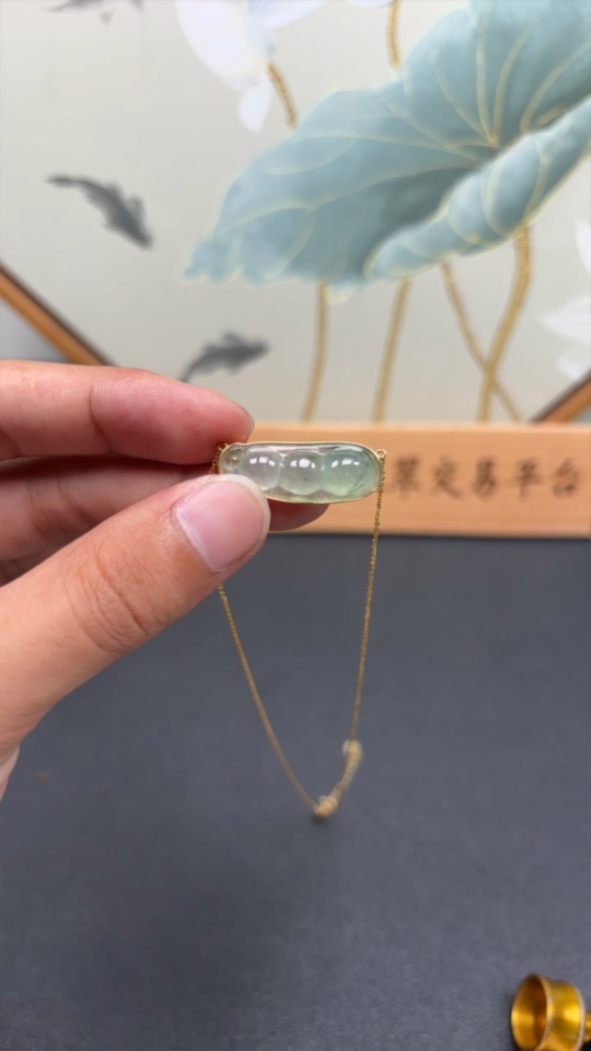 F30554654 Jadeite Lucky Bean Pendant 18k Gold Total Weight Approx. 4.4g (Including Chain)