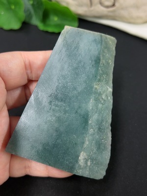 F44239803 翡翠手把件 货品总重约95.5g 毛货