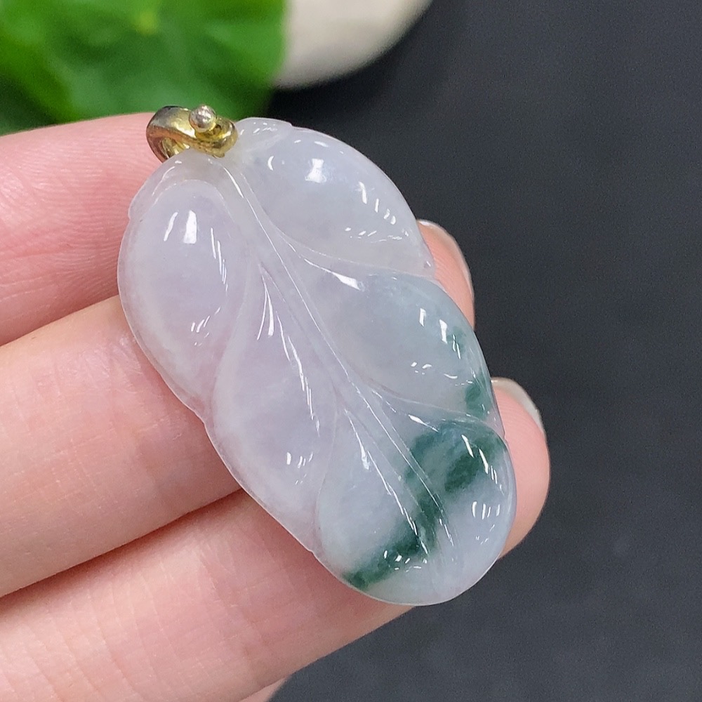 F34968730 Jadeite Leaf Pendant Non-Gold Inlaid Total Weight Approximately 4.7g
