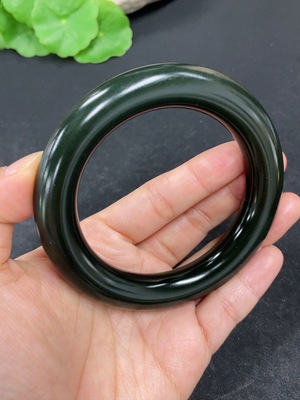 H46531088 和田玉圆条手镯    圈口58.1     货品总重约78g