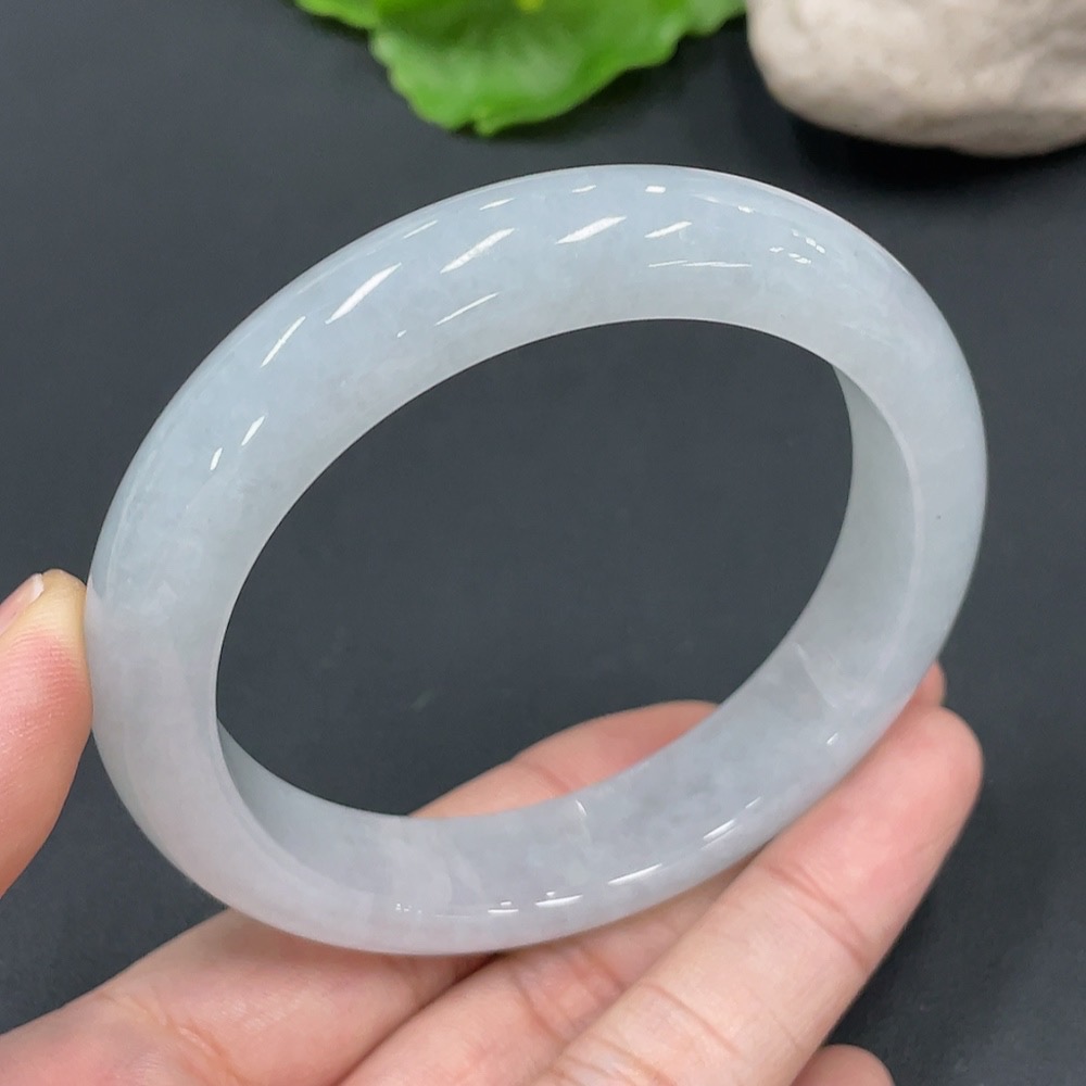 F22448936 Jadeite Round Bracelet Size 56.3 Total Weight 57.901g