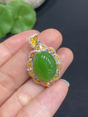 H34985653 Hetian Jade Jasper Cabochon Pendant in 18K Gold, Total Weight Approx. 3.9g, Accented with Colorless Round Diamonds