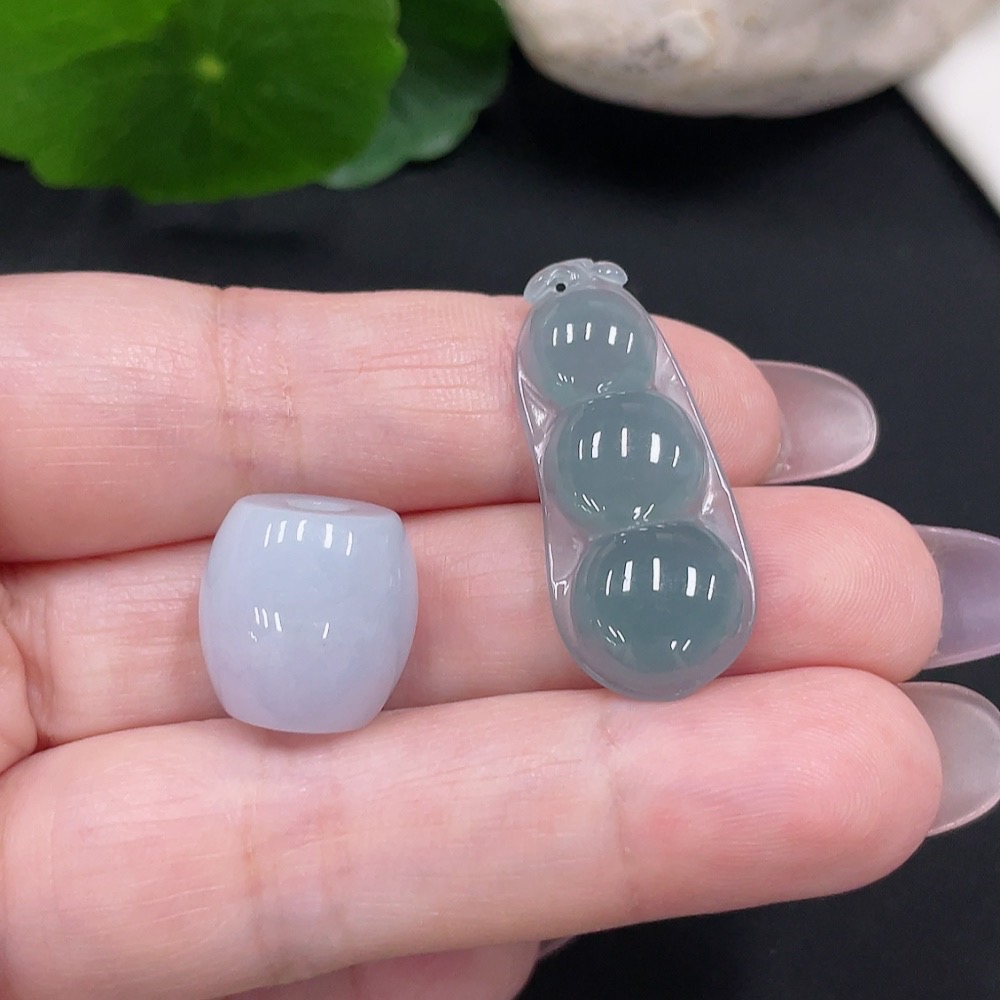 F34966860 Jadeite Pendants Sell as a Lot