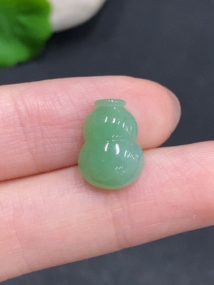 F34077478 Jadeite gourd inlay piece, total weight about 1.3g