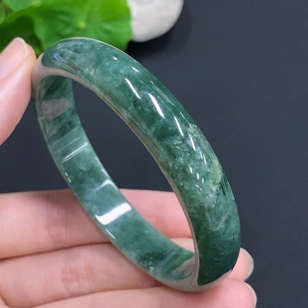 F30542980 Jadeite Round Bangle (Total Weight: Approx. 39.8g, Inner Diameter: 58)