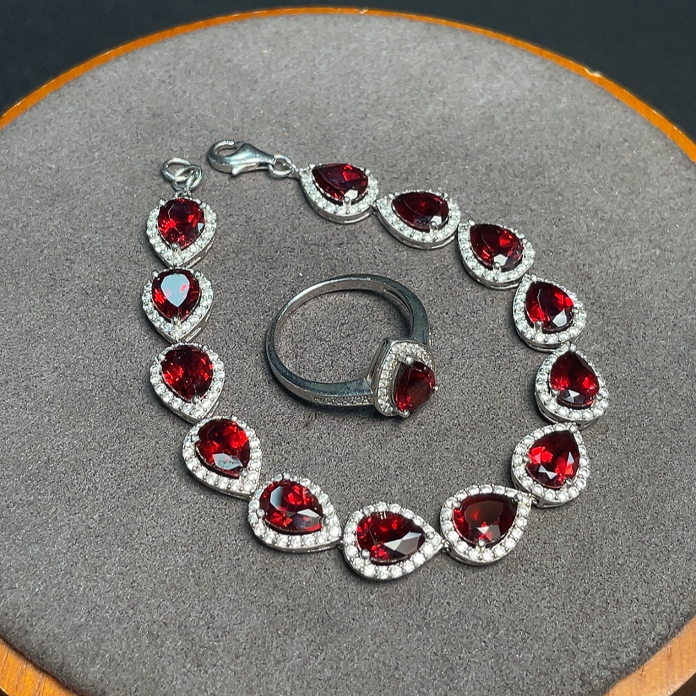 C33920422 Garnet Bracelet + Ring Non-Gold Total Weight Approx.13.65g Size 14 Sell as a Lot