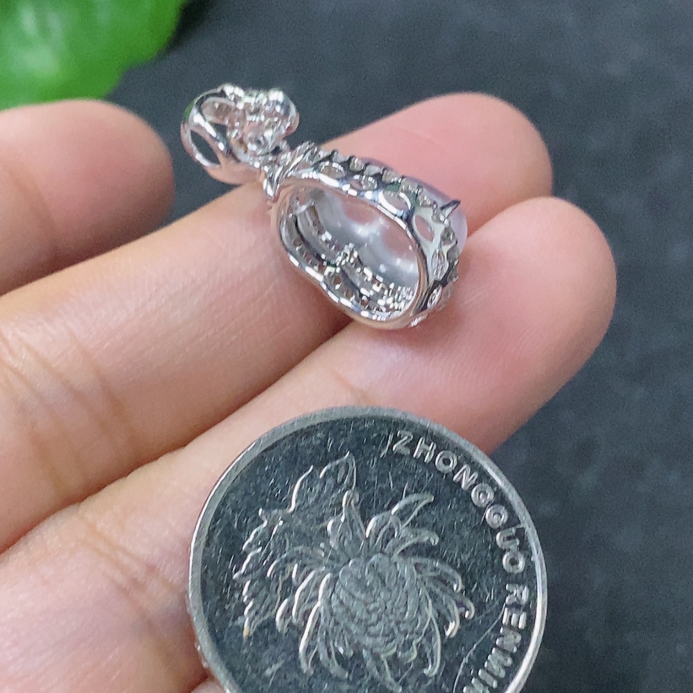 F33943125 Jadeite inlaid calabash pendant with 18k gold and diamonds, total weight approximately 2.53g