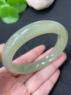 H42957601 和田玉正圈手镯 圈口58     货品总重约58.6g