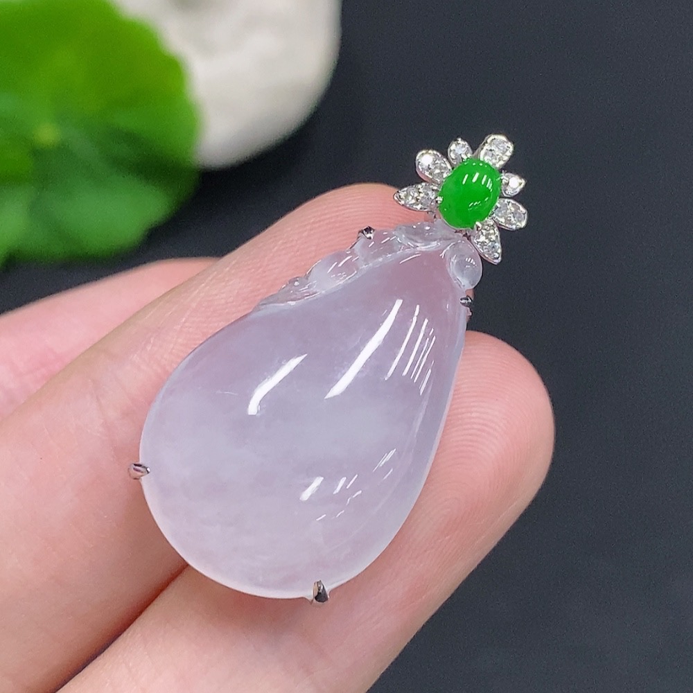 F31646104 Jadeite Fu Gua Inlaid Pendant 18k Gold Total Weight Approx. 5.3g with Diamond Accents