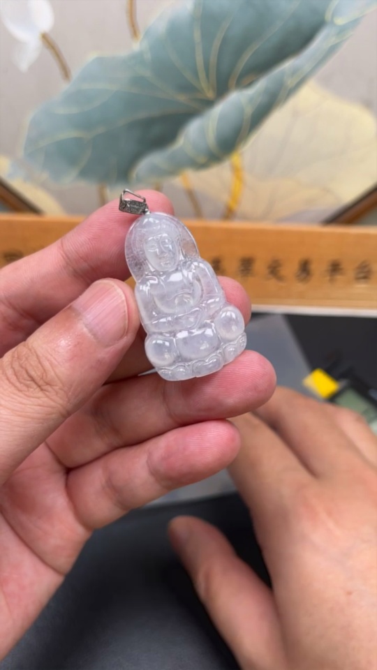 F30555920 Jadeite Guanyin Pendant with 18k Gold Clasp, Total Weight Approximately 6.7g