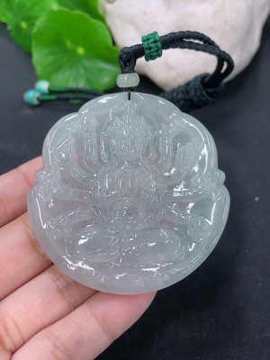 F46567777 翡翠挂件千手观音 货品总约重 含绳33.79g