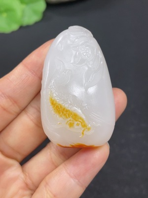 H42954316 和田玉挂件   年年有余 皮色成因未定  货品总重约40.9g