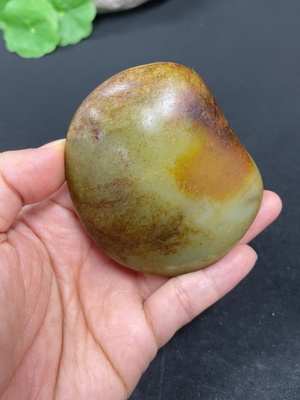H42954151 和田玉        货品总重约175g      皮色成因未定    含其他矿物成份