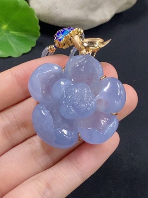 F41882339 翡翠花牌挂件 无印记，测金含量吊坠18K金，其余非金 货品总重约45.1克（含链重）（配链非A）