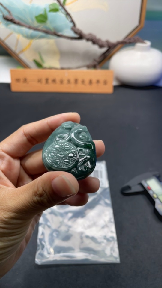 F20301055 Jadeite Pendant Antique Style Total Weight 39.874g