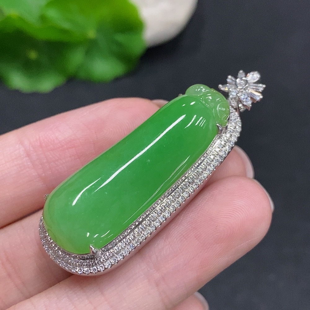 F34034787 Jadeite Auspicious Melon Pendant with 18K Gold Setting, Total Weight Approx. 15.1g (Diamond Accents)