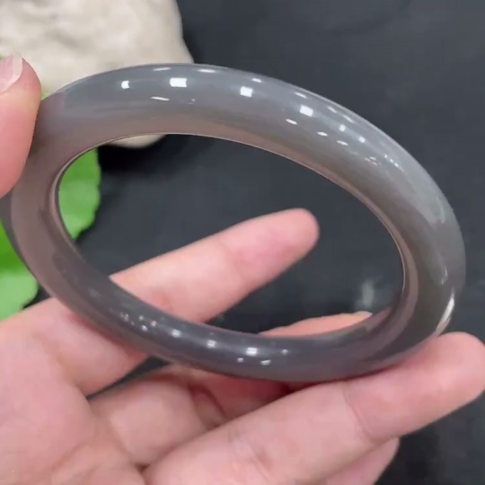 H31635266 Hetian Jade Round Bangle Size 57 Gross Weight Approx. 41.7g