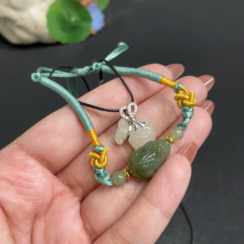 H34004111 Hetian Jade Bracelet with Inlaid Pendant