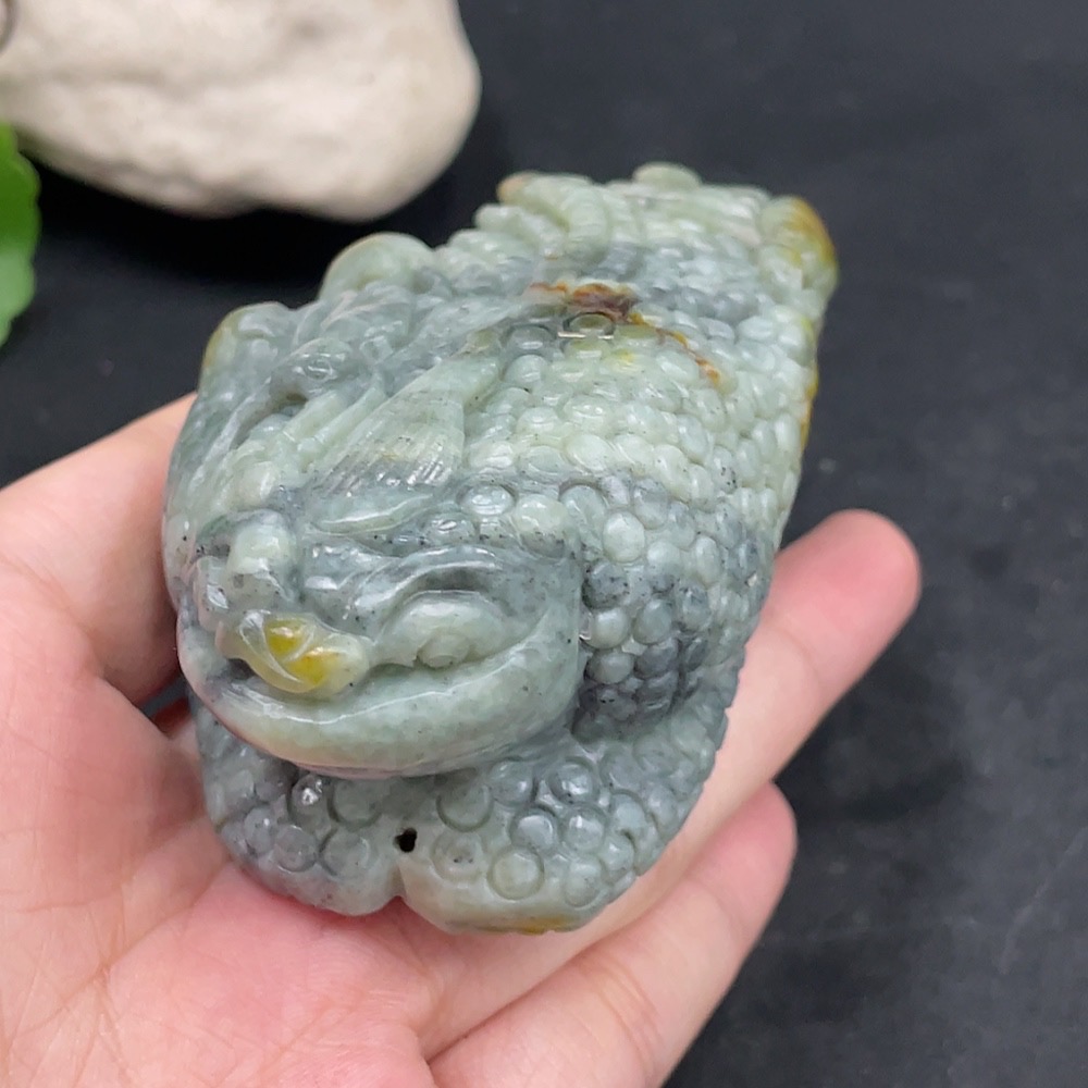 H31582276 Hetian Jade Ornament 'Five Poisons' with Undetermined Skin Color Origin, Total Weight Approx. 280.6g