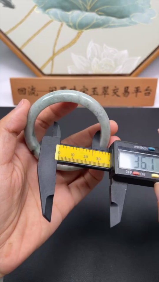 F32695434 Jadeite Round Bracelet Size 54.3 Containing Other Mineral Components Total Weight Approx. 48.94g