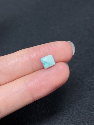 C43203348 绿松石饰品  含其他矿物成分  货品总重约0.21克