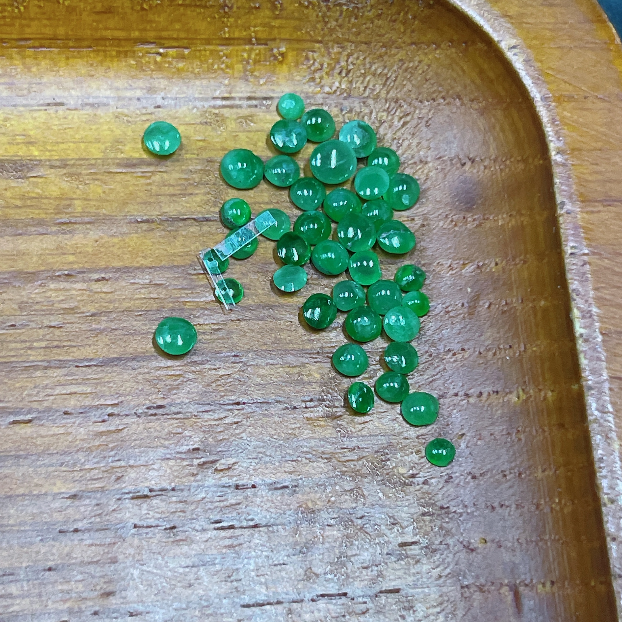 F35138611 Jadeite Cabochon 30+ Sell as a Lot Total Weight Approx. 0.7g (Incl. Small Bag Wt.)