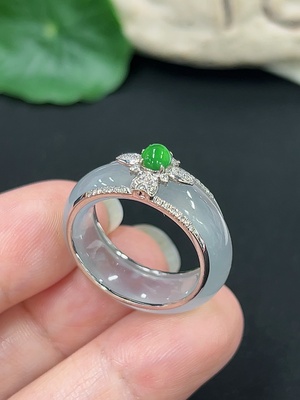 F46545518 翡翠镶嵌戒指 18k 配镶钻石 圈口15 货品总重约6g