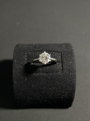 M43117655 钻石镶嵌戒指 18k金 圈口11 货品总重约2.14克 印记 D1.002ct