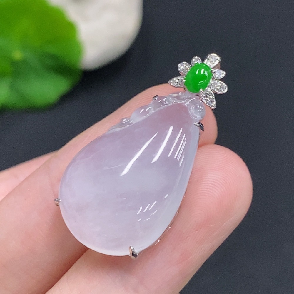 F31646104 Jadeite Fu Gua Inlaid Pendant 18k Gold Total Weight Approx. 5.3g with Diamond Accents