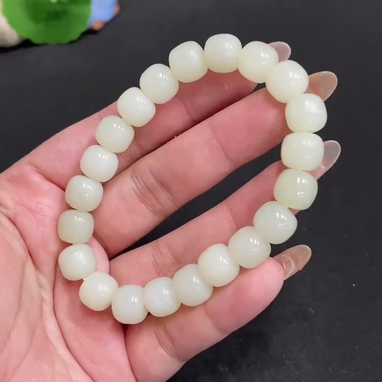 H32782341 Hetian Jade Bracelet, approx. 10mm beads, total weight approx. 36.2g