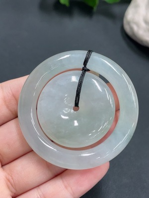 F21421982 Jadeite Pendant with Mother-and-Child Clasp, Total Weight Approx. 52g