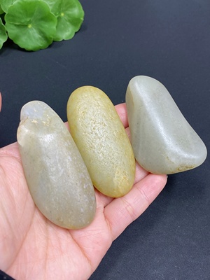 H24834820 Hetian Jade, undetermined origin of skin color, total weight about 121.3g