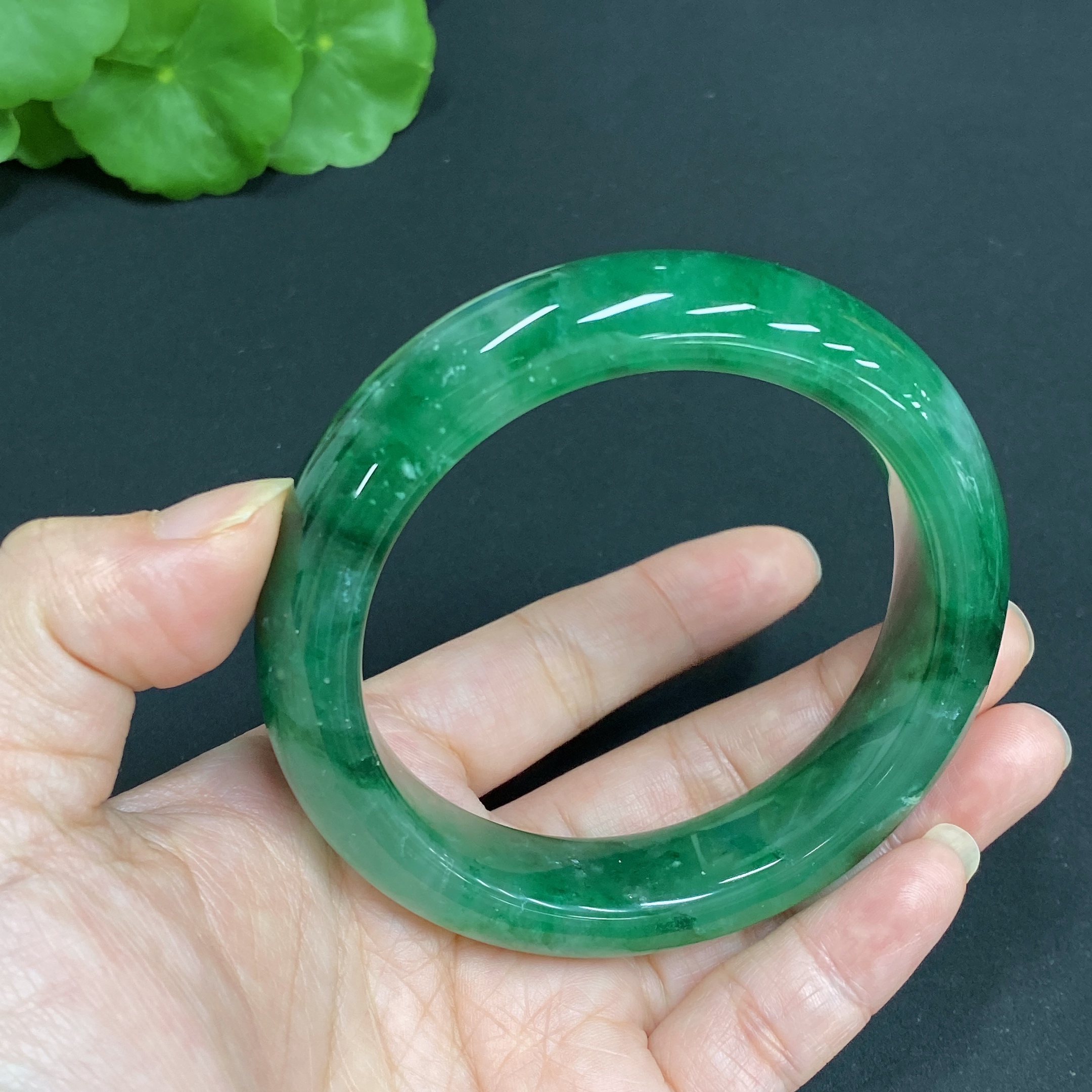 H34015501 African Emerald (Dulong Jade) Round Bracelet
