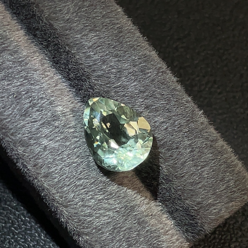 C24796034 Crystal Rough Stone Total Weight Approx. 7.58 Carats