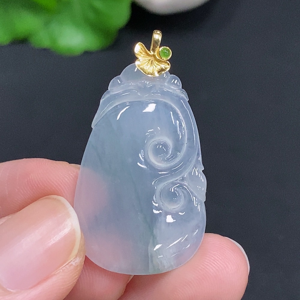 F30555199 Jadeite Ruyi Pendant with 18K Gold Bail, Total Weight Approximately 3.8g